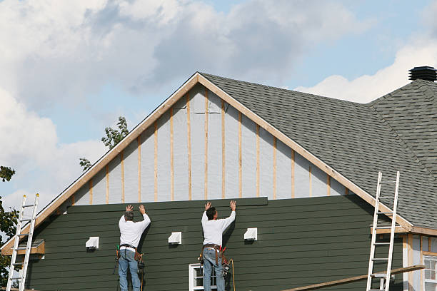 Professional Emergency Siding Repair technician working in Northbrook, IL